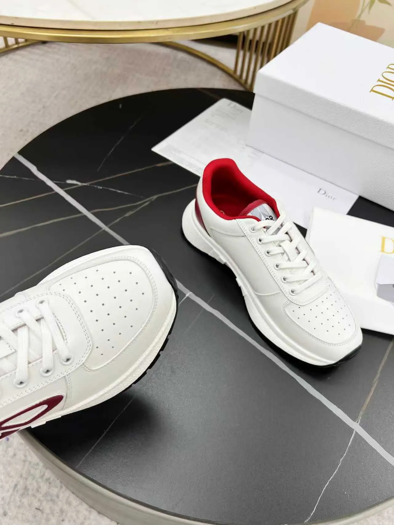 [Dior Dior] P: 640💰Couple model Size: Female: 35-40 (41 customized), male 39-44. (45 customized) 2025 Dior Dior autumn and winter new products🌹Fashion and trends coexist. Imported cowhide is customized one to one. Fabric; cowhide. Lining: Breathable mesh. Outsole: TPU.